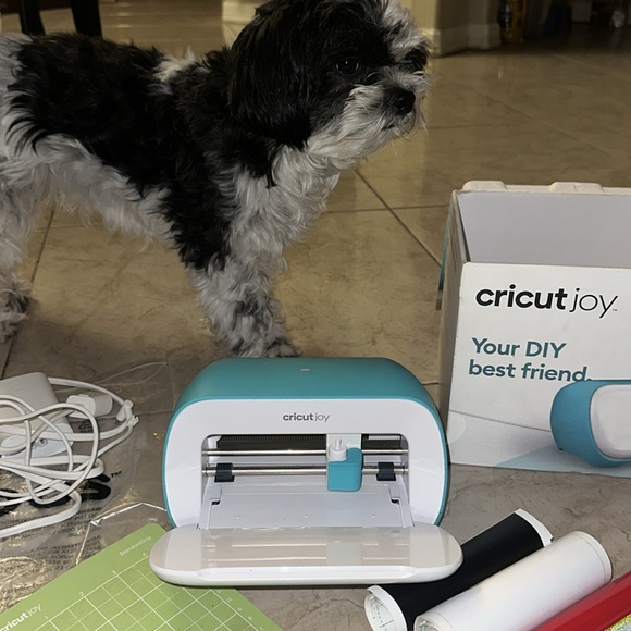Cricut Joy Cutting Machine bundle! - Picture 6 of 7